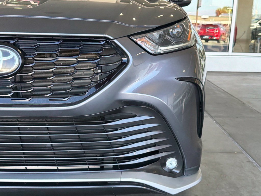 Certified 2021 Toyota Highlander XSE FWD image 6