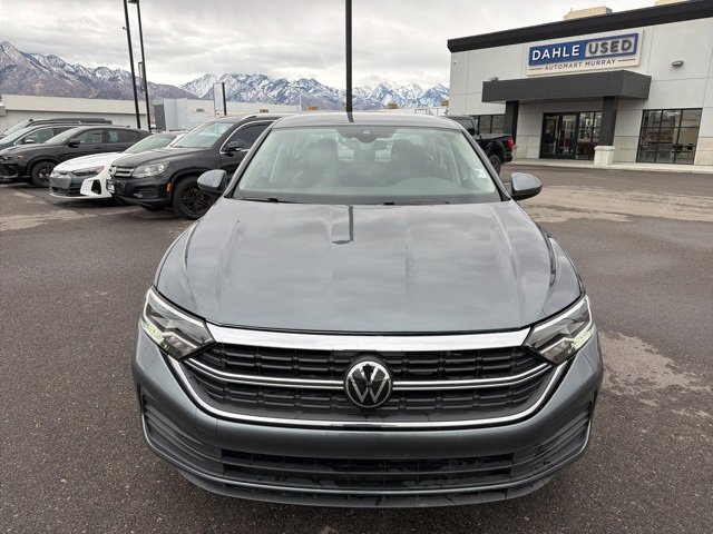 Used 2024 Volkswagen Jetta SE image 2