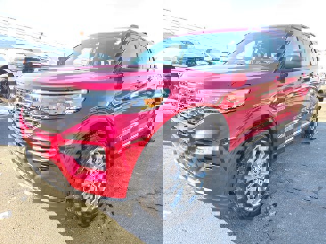 Used 2022 Ford Explorer XLT w/ Equipment Group 202A image 2