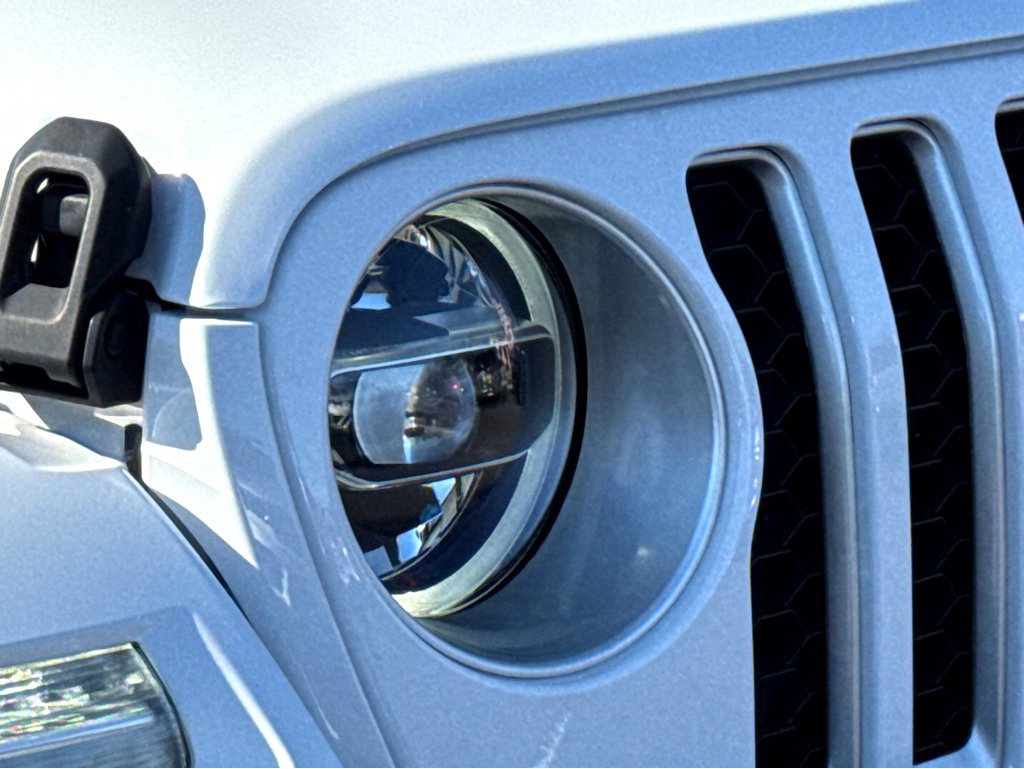 Used 2022 Jeep Wrangler Unlimited Sahara w/ Cold Weather Group image 5