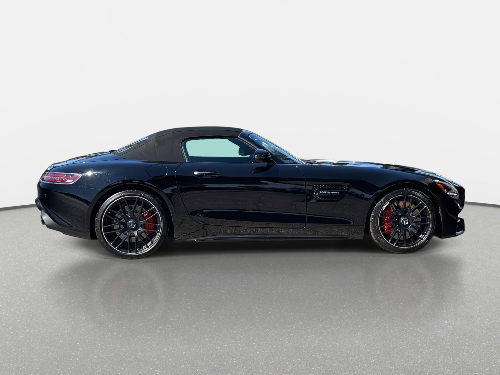 Used 2021 Mercedes-Benz AMG GT Roadster image 2