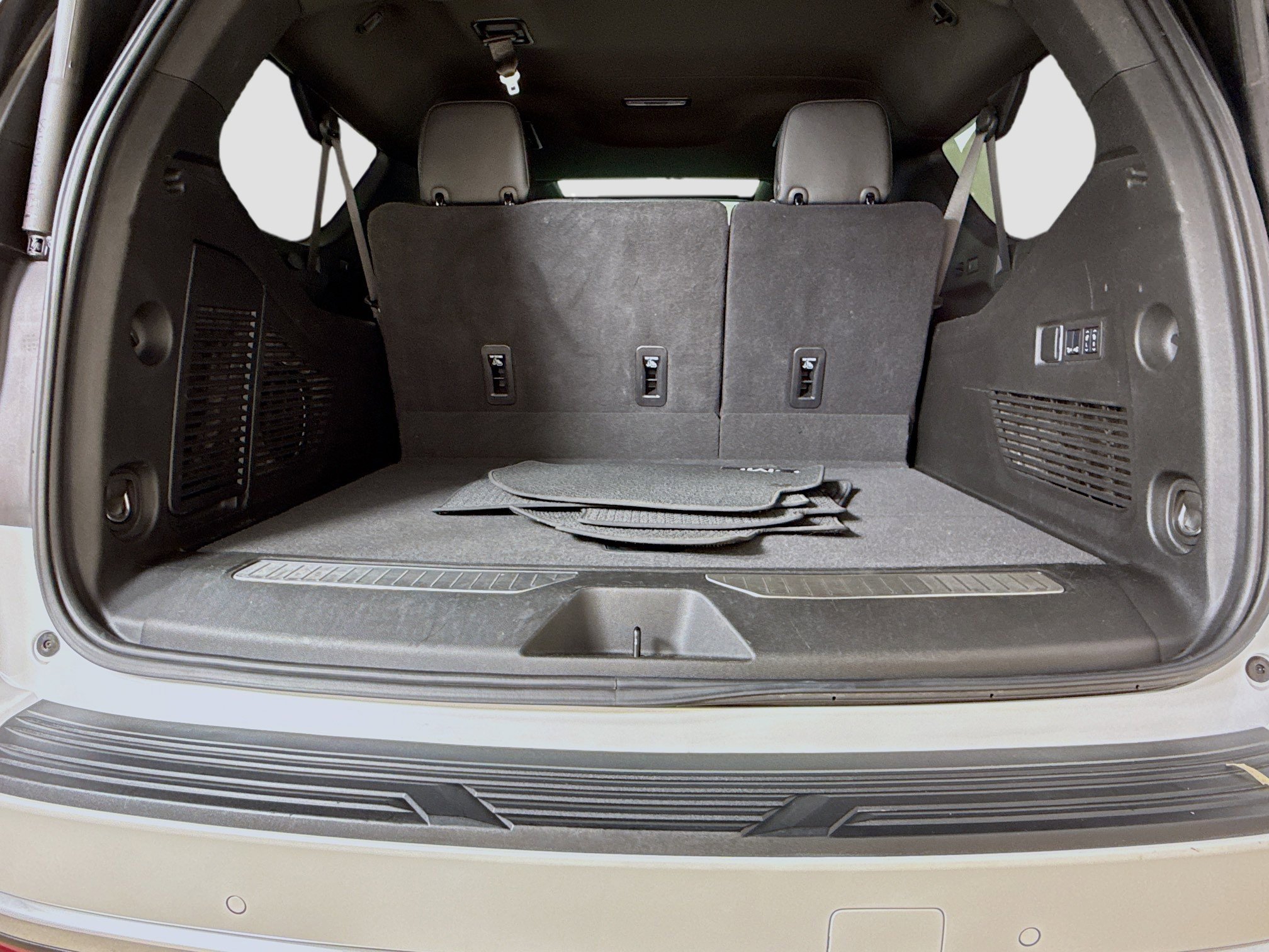 Used 2024 GMC Yukon XL Denali image 28