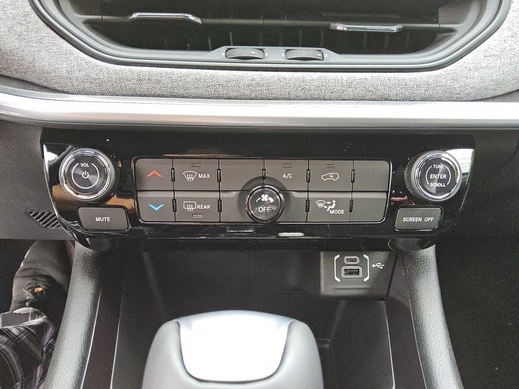 New 2026 Jeep Compass Latitude image 21