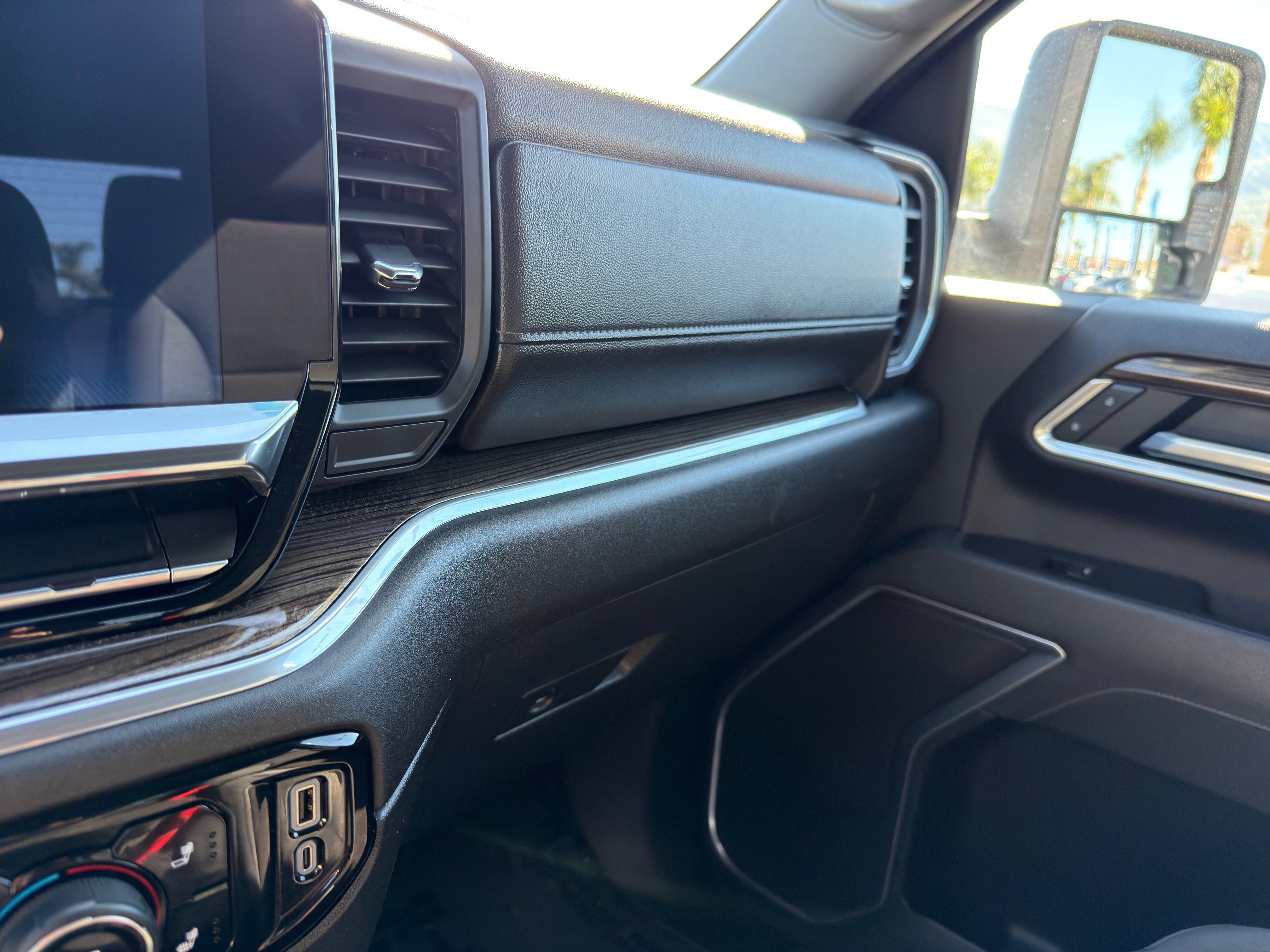 Used 2025 Chevrolet Silverado 2500 LT w/ Convenience Package image 41