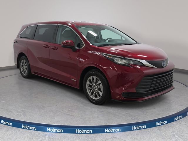 Certified 2021 Toyota Sienna LE FWD image 3