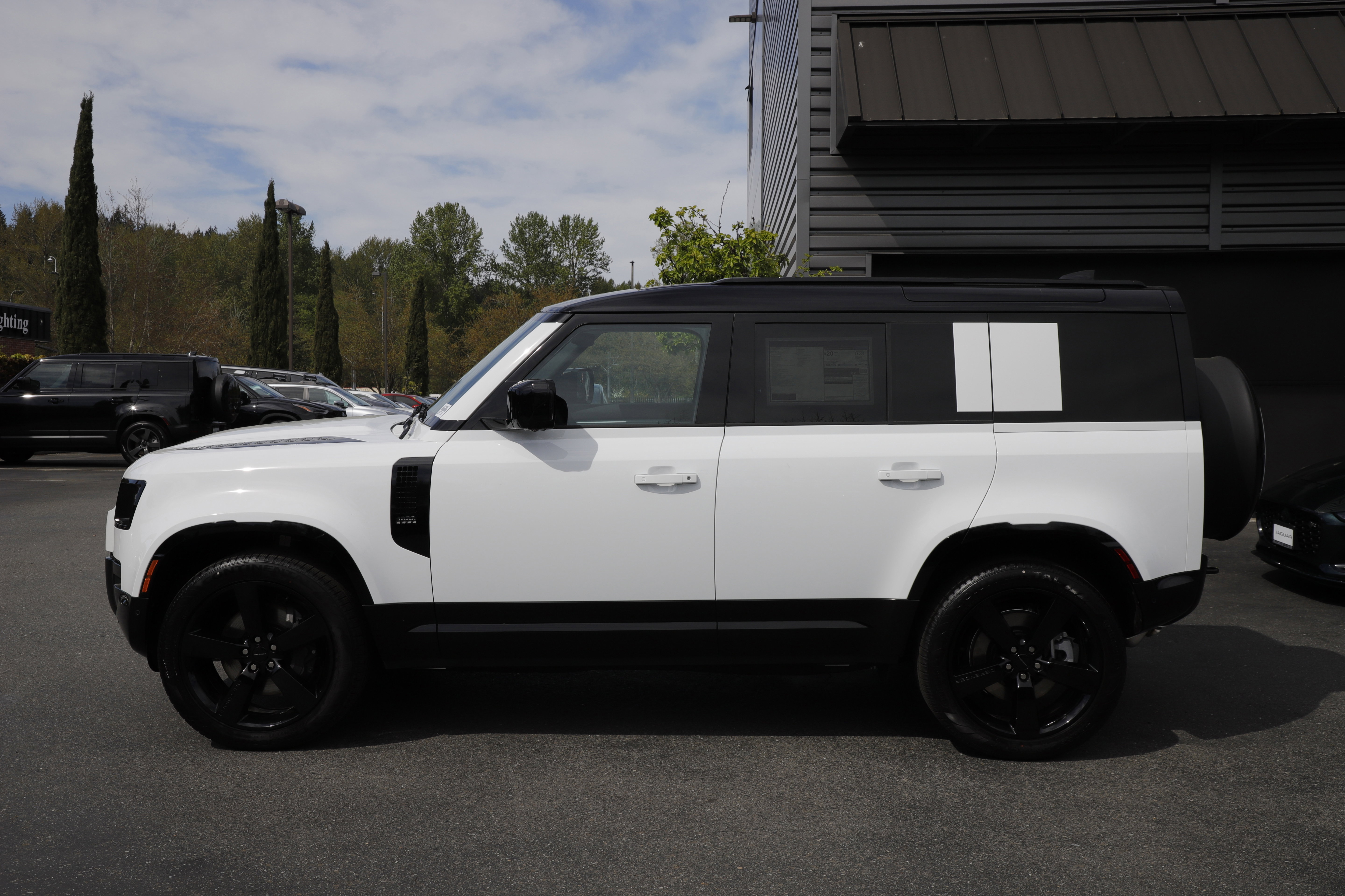 New 2026 Land Rover Defender 110 X-Dynamic SE AWD/4WD image 7
