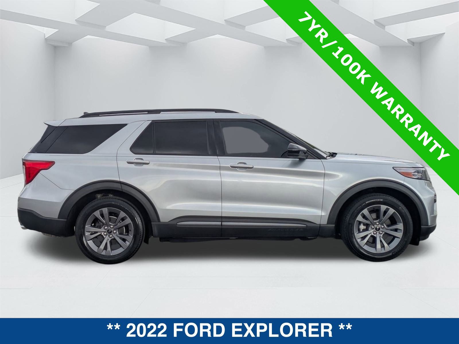 Certified 2022 Ford Explorer XLT w/ Equipment Group 202A image 3