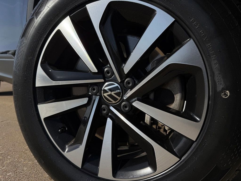 Used 2022 Volkswagen Tiguan S image 9