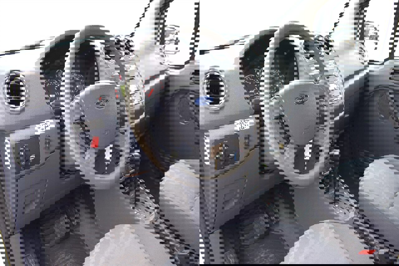 Used 2013 Ford Transit Connect XLT image 3