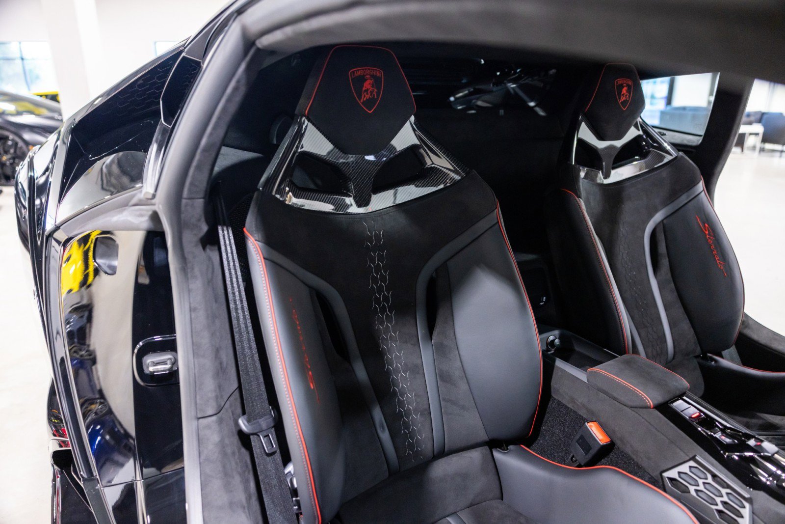 Used 2024 Lamborghini Huracan Sterrato AWD/4WD image 30