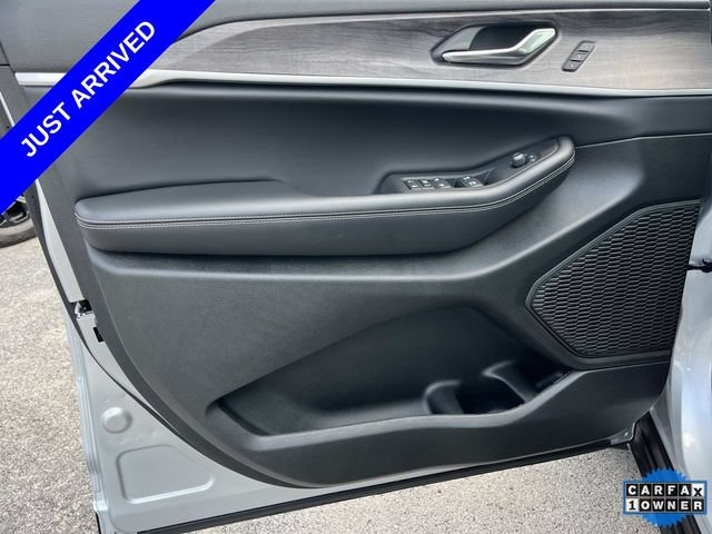 Used 2025 Jeep Grand Cherokee Limited w/ Luxury Tech Group II AWD/4WD image 24
