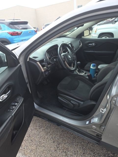 Used 2015 Jeep Cherokee Latitude w/ Cold Weather Group image 5