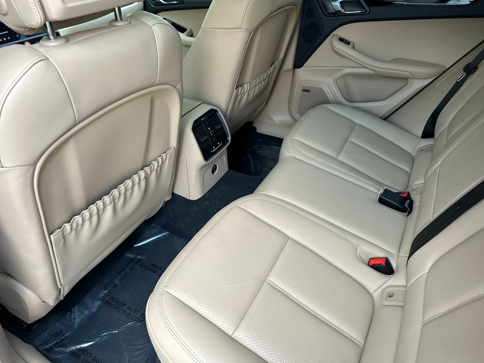 Certified 2026 Porsche Macan AWD/4WD image 14