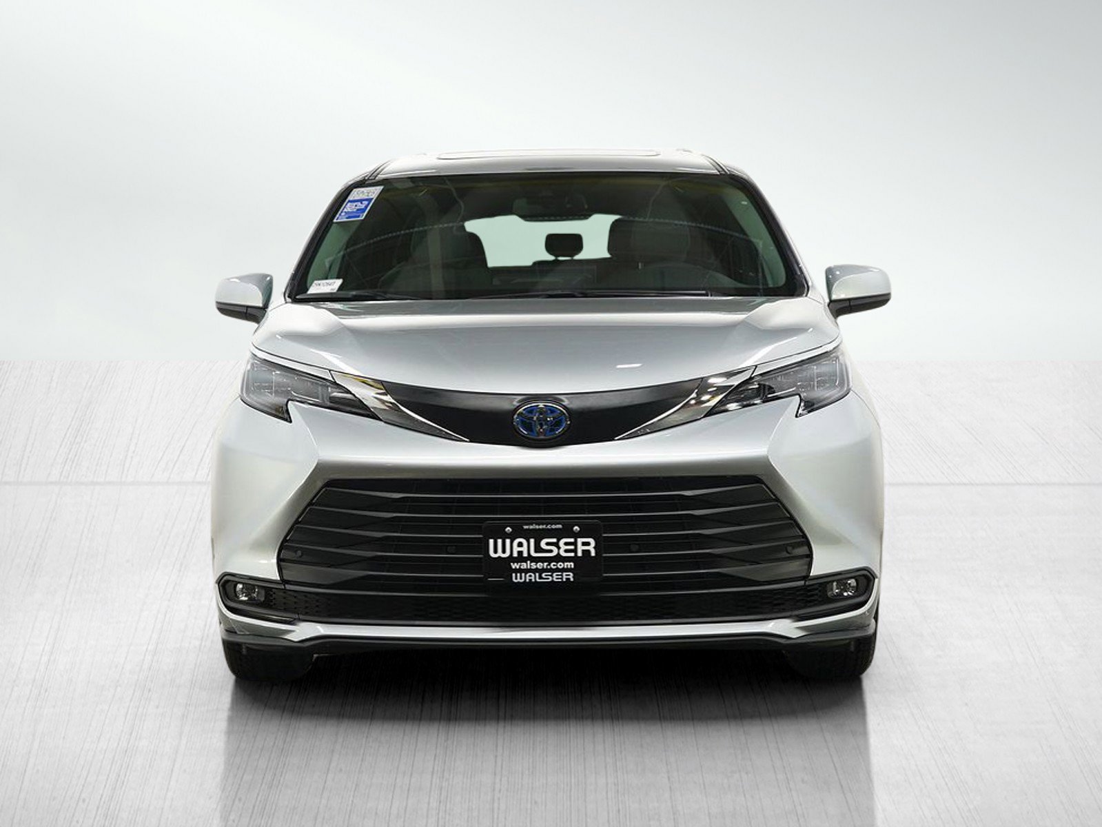 Used 2025 Toyota Sienna XLE FWD image 9