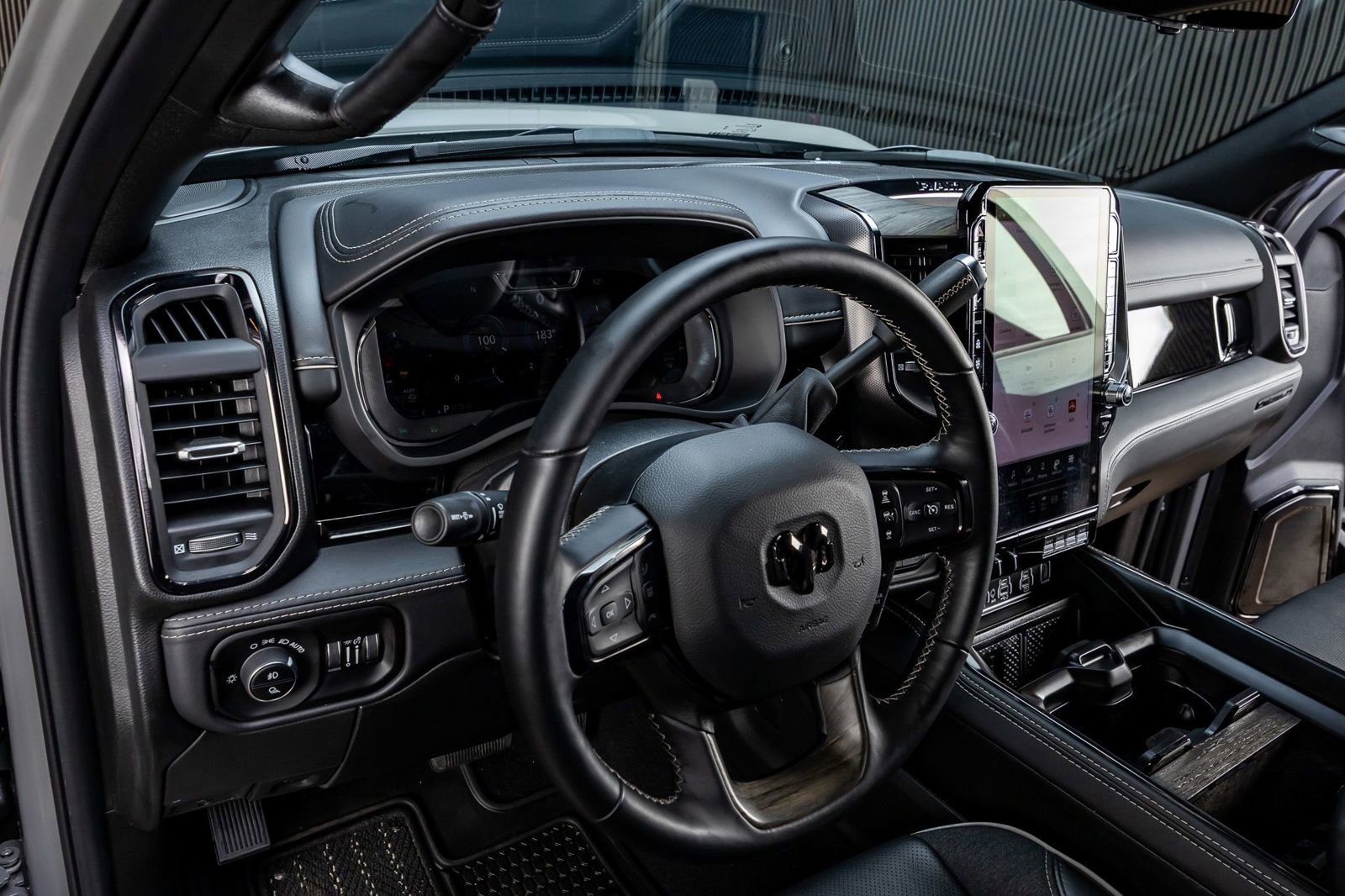 Used 2025 RAM 3500 Limited AWD/4WD image 17