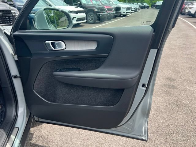 Used 2024 Volvo XC40 B5 Plus AWD/4WD image 28