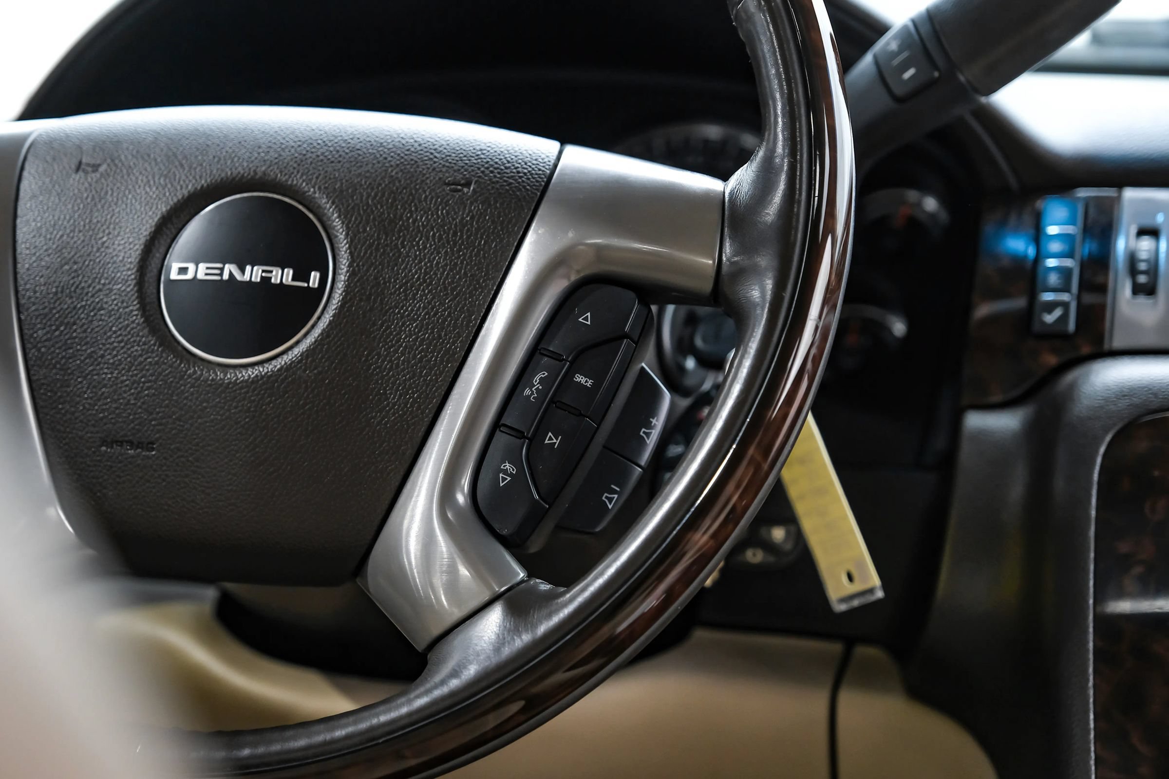 Used 2014 GMC Yukon Denali RWD image 22