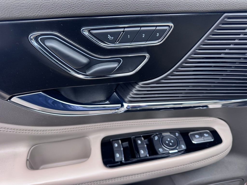 Used 2022 Lincoln Corsair FWD image 21