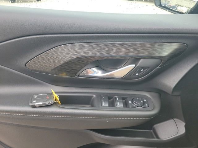 Used 2024 GMC Terrain SLE image 12