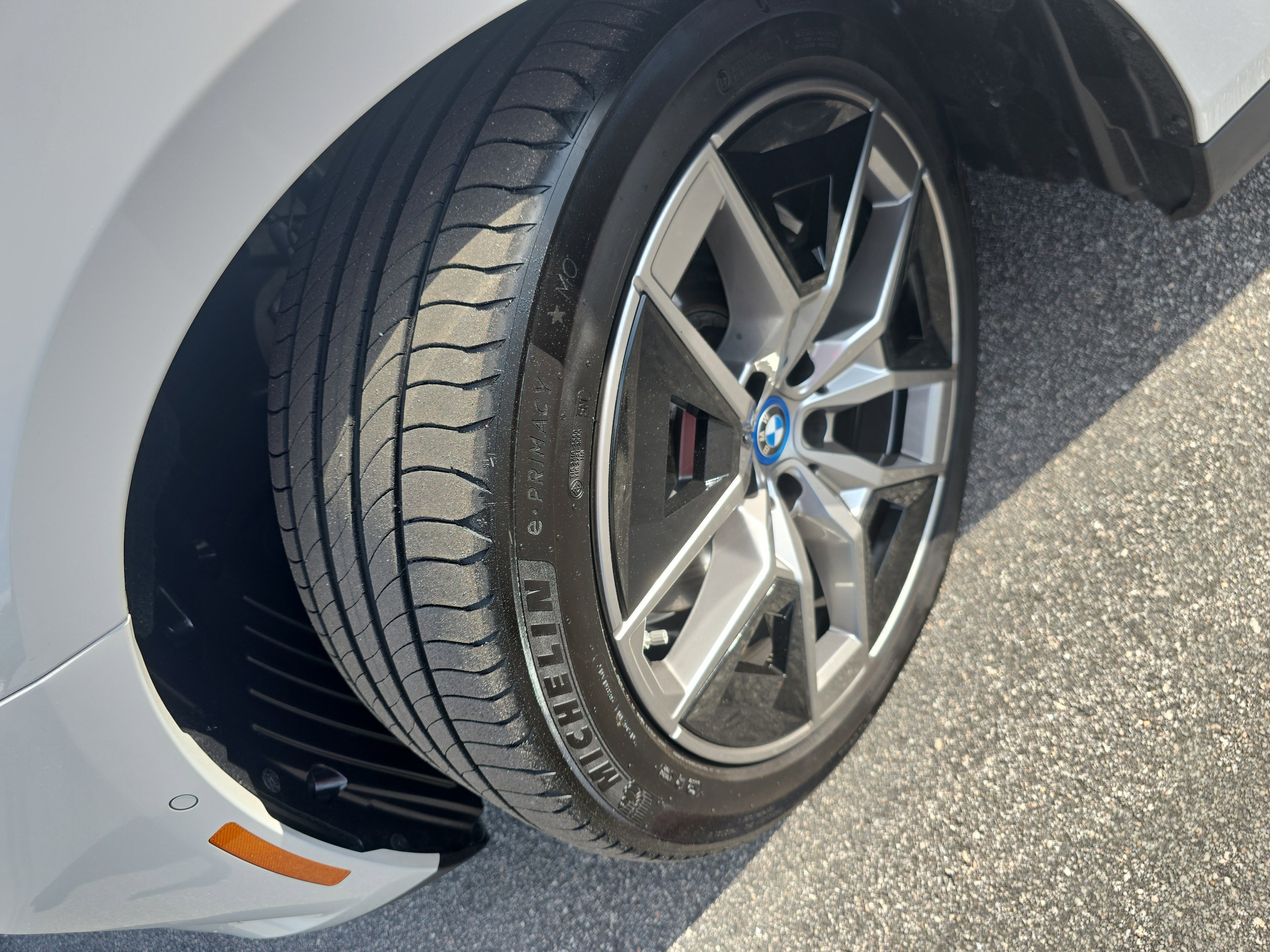 Used 2024 BMW i5 eDrive40i w/ Premium Package RWD image 31