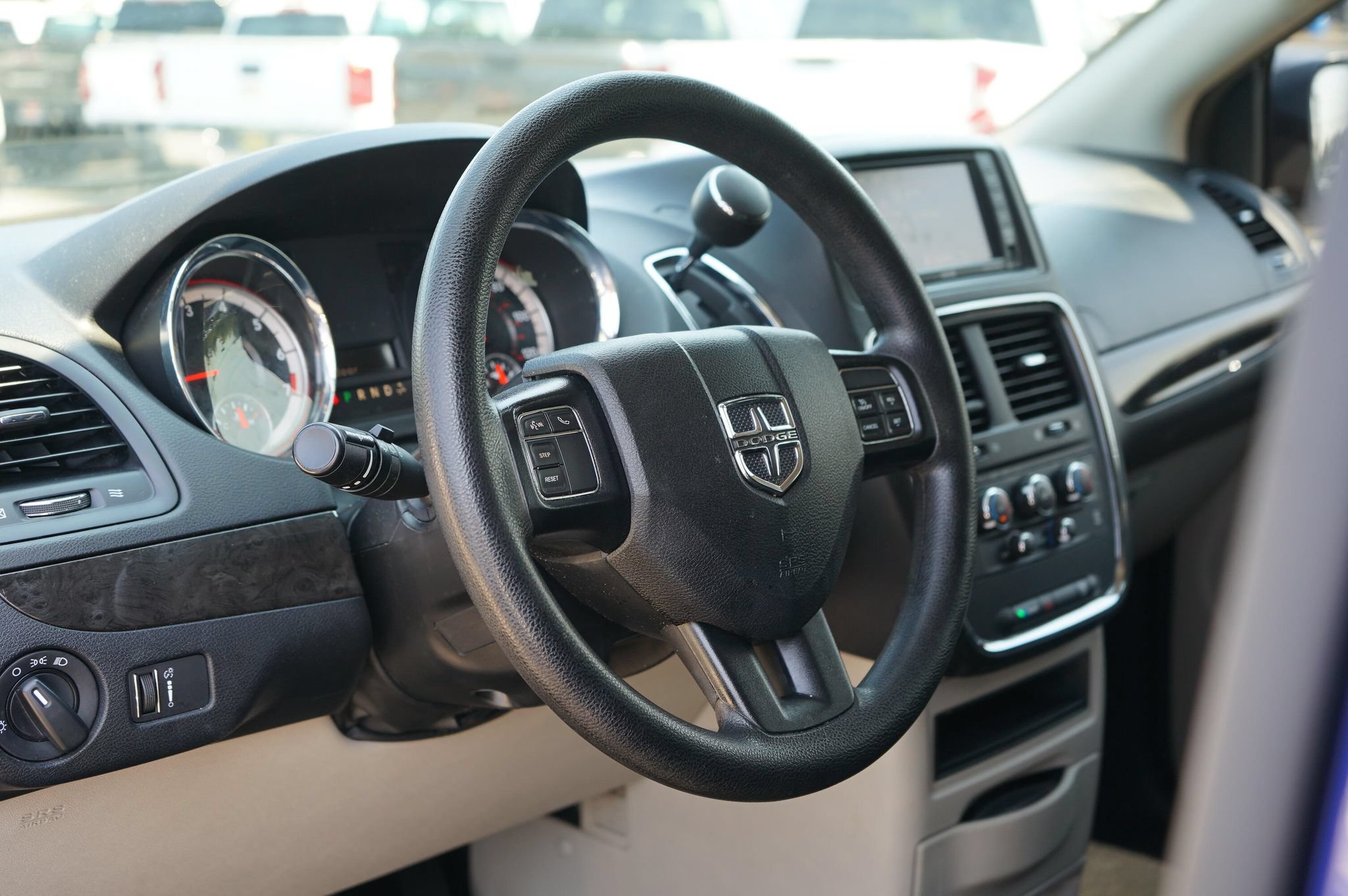 Used 2019 Dodge Grand Caravan SE w/ UConnect Hands-Free Group FWD image 11