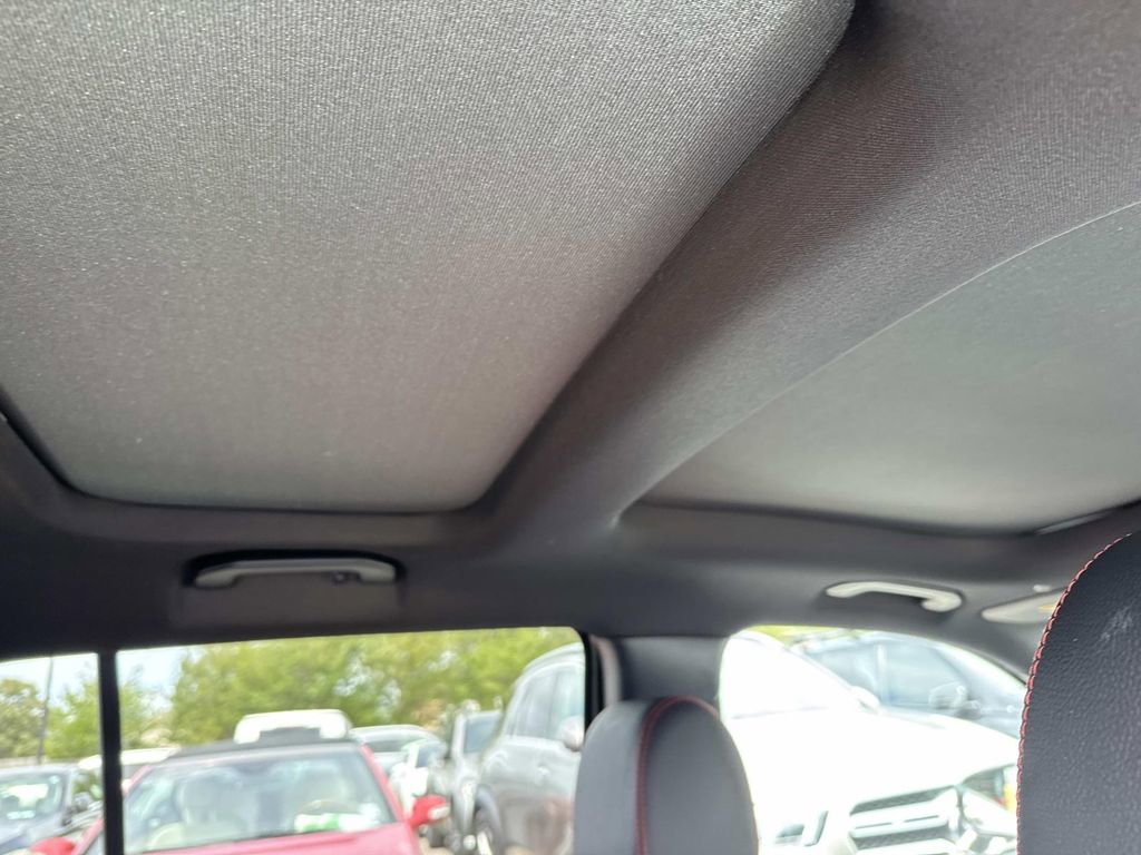 Used 2025 Mercedes-Benz GLB 250 image 10