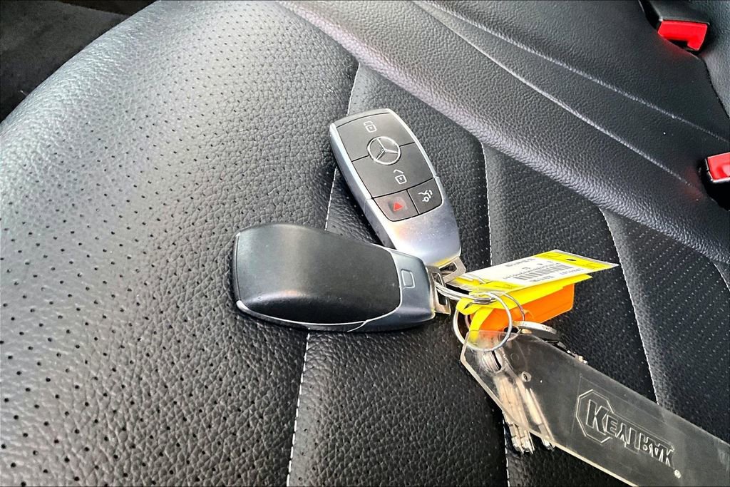 Used 2021 Mercedes-Benz GLC 300 4MATIC image 33