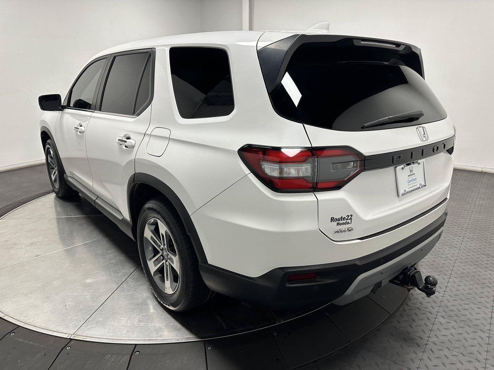 Certified 2025 Honda Pilot EX-L image 9