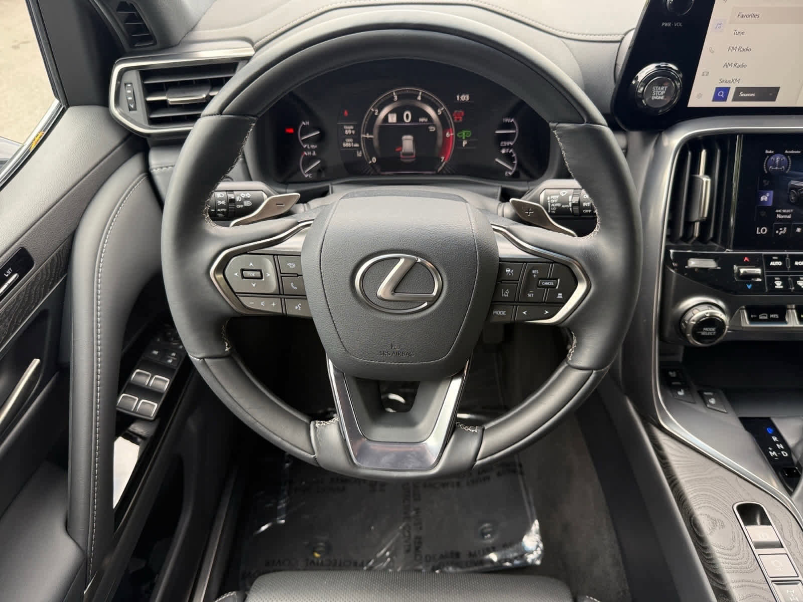 Used 2024 Lexus LX 600 4WD w/ Luxury Package image 14