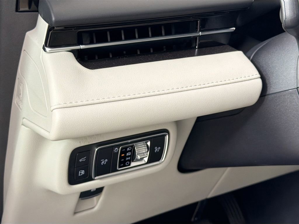 Used 2026 Lincoln Nautilus Premier AWD/4WD image 10
