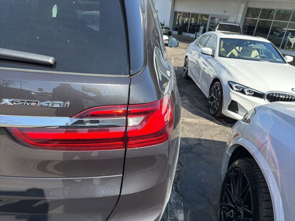 Used 2022 BMW X7 xDrive40i w/ Premium Package AWD/4WD image 12