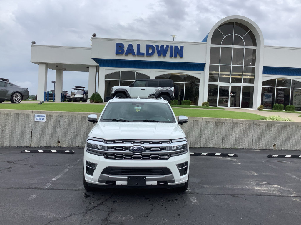 Used 2023 Ford Expedition Platinum AWD/4WD image 2