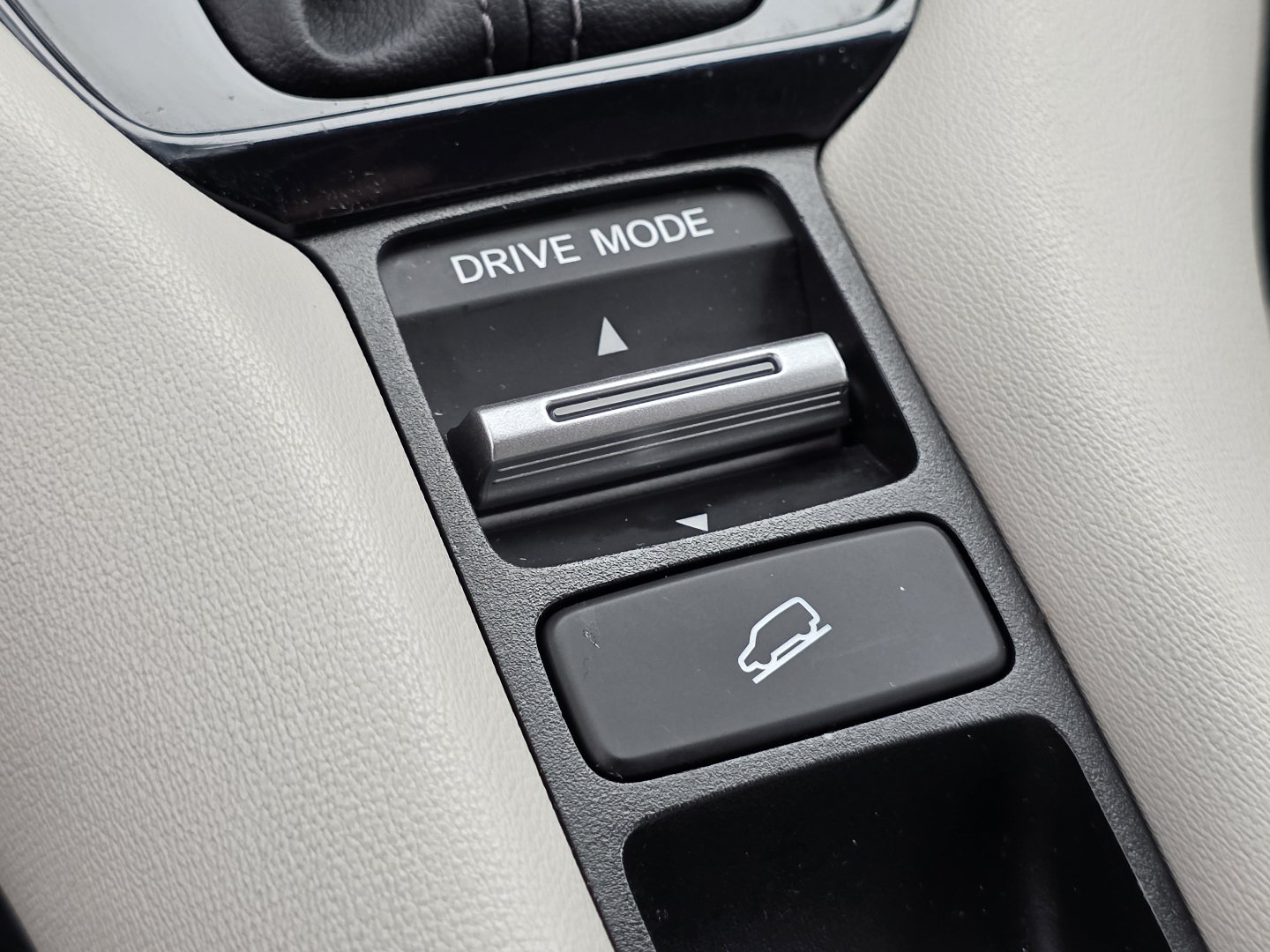 Certified 2024 Honda HR-V LX image 4