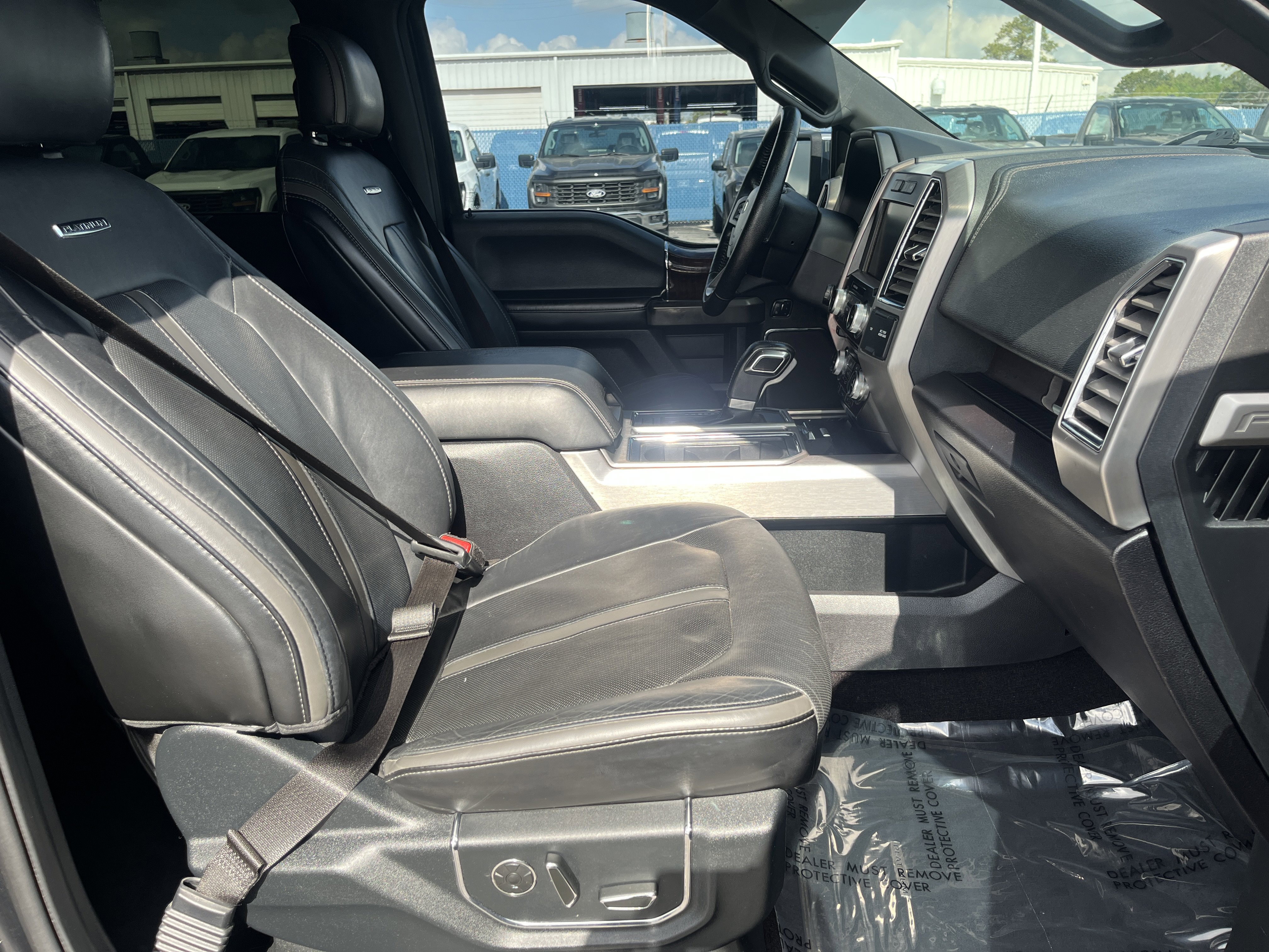 Used 2015 Ford F150 Platinum w/ Equipment Group 701A Luxury AWD/4WD image 16