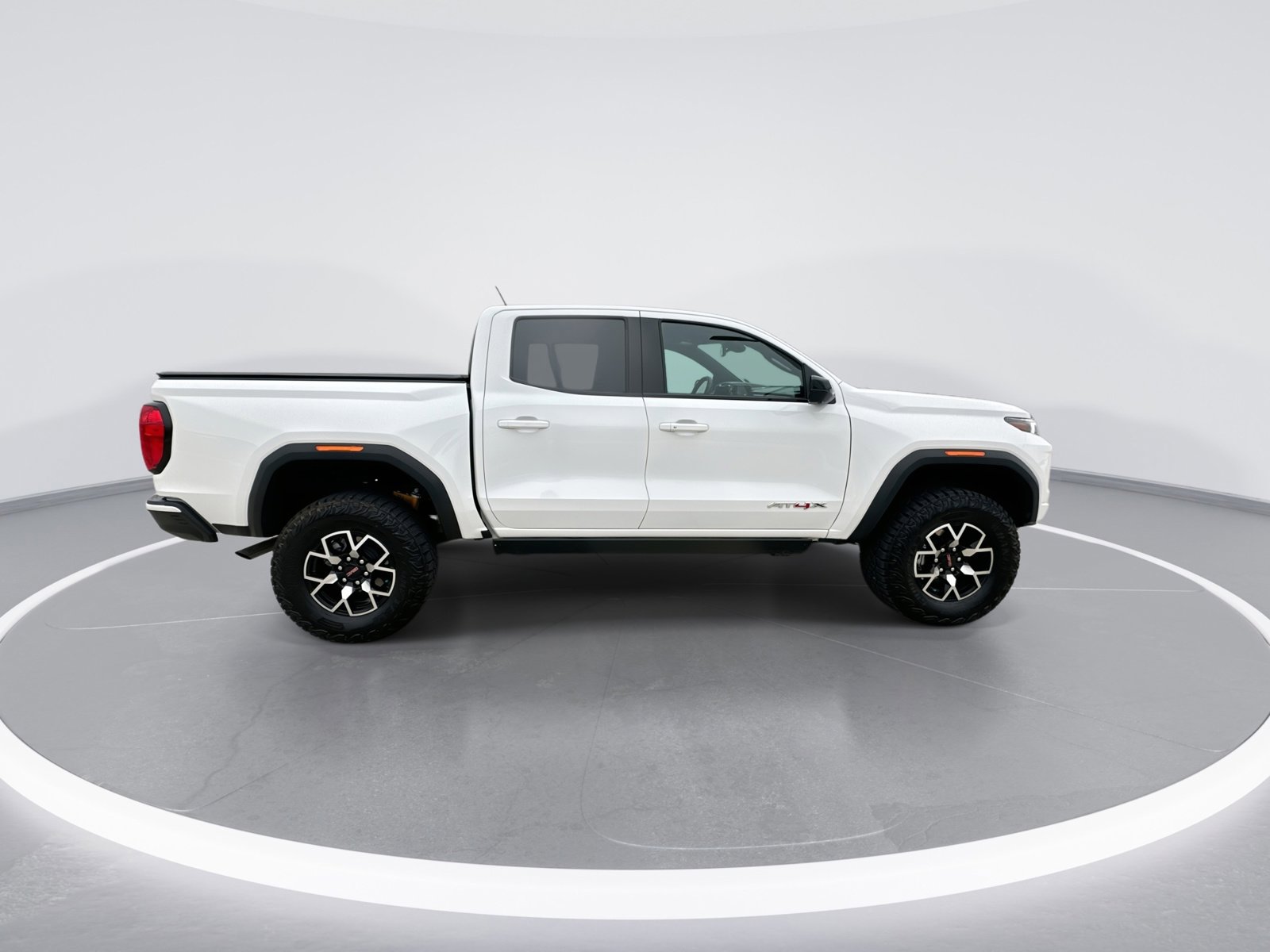 Used 2025 GMC Canyon AT4 w/ AT4X Package AWD/4WD image 9