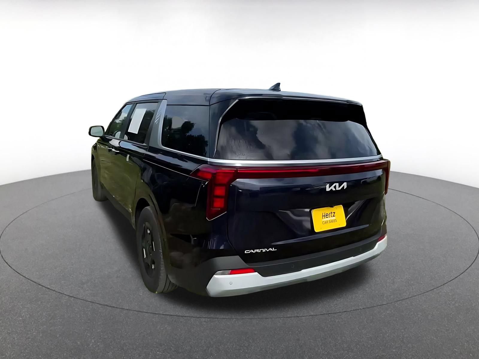 Used 2026 Kia Carnival FWD image 10