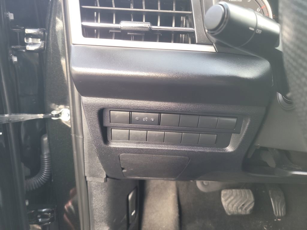 Used 2024 Mitsubishi Outlander ES image 16