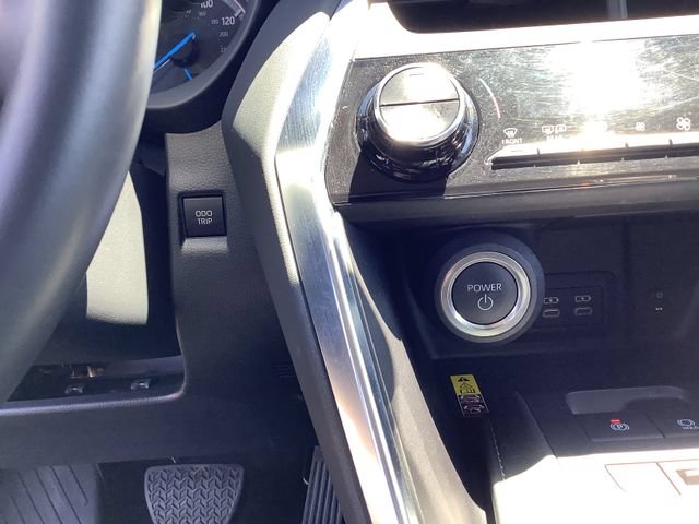 Used 2024 Toyota Venza LE AWD/4WD image 16