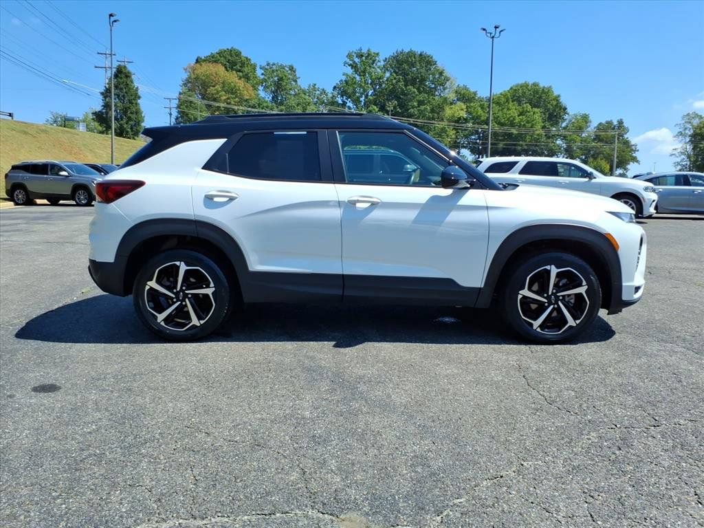 Used 2023 Chevrolet TrailBlazer RS w/ Sun and Liftgate Package AWD/4WD image 2
