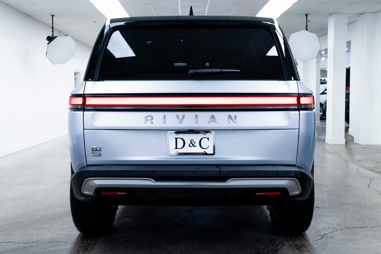 Used 2026 Rivian R1S Adventure image 5