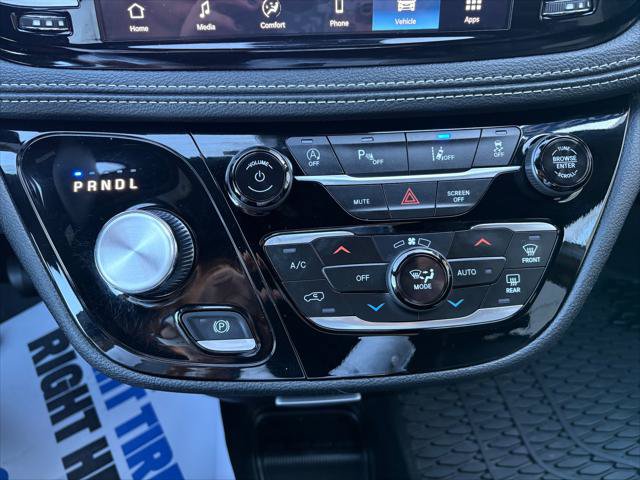 Certified 2025 Chrysler Pacifica Select AWD/4WD image 25