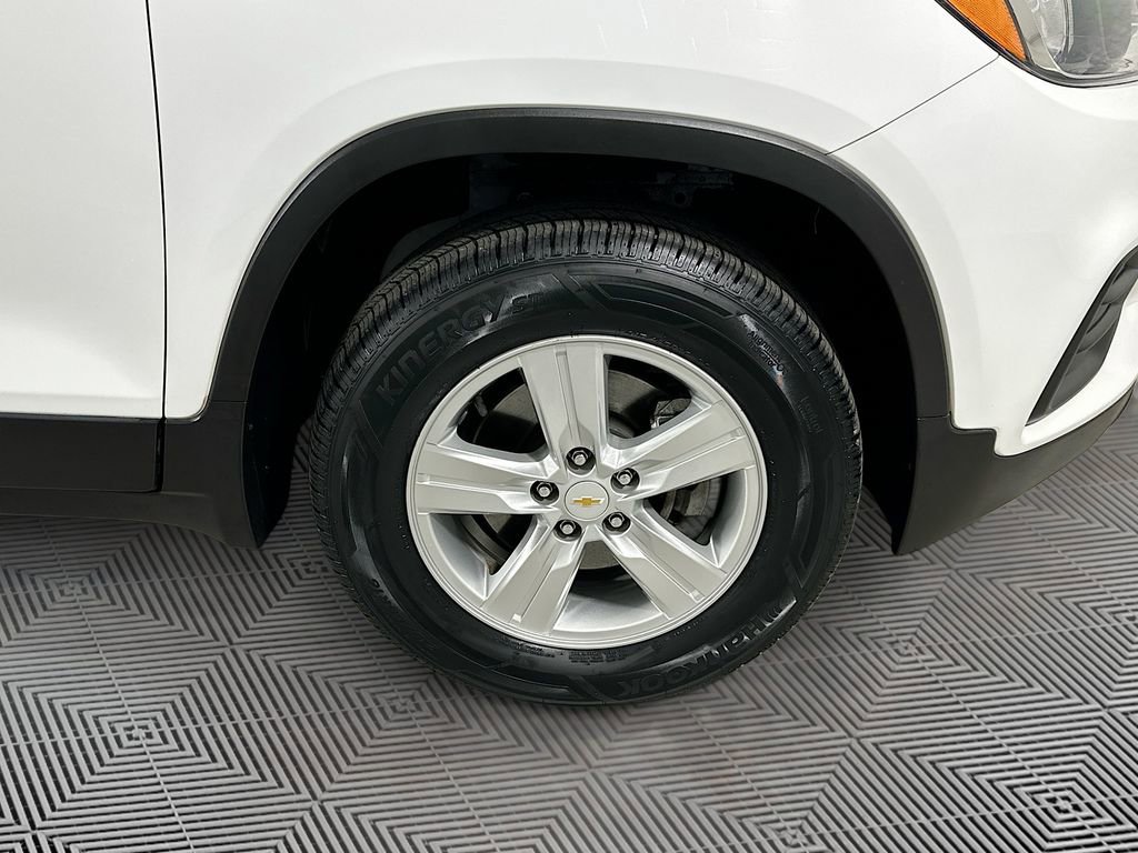 Used 2020 Chevrolet Trax LS w/ Tint and Cruise Package AWD/4WD image 11