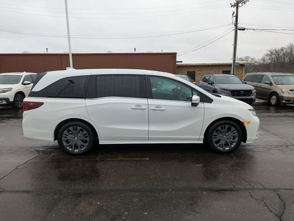 New 2026 Honda Odyssey Touring image 2
