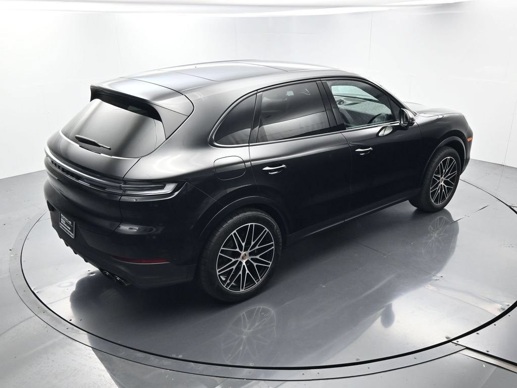 Certified 2025 Porsche Cayenne AWD/4WD image 40
