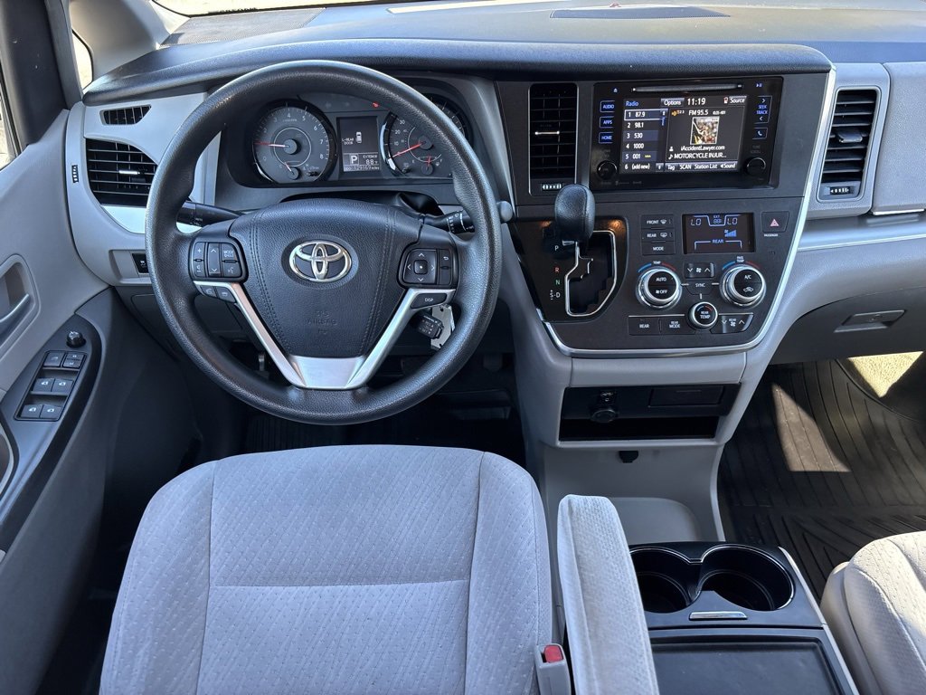 Used 2017 Toyota Sienna LE image 25