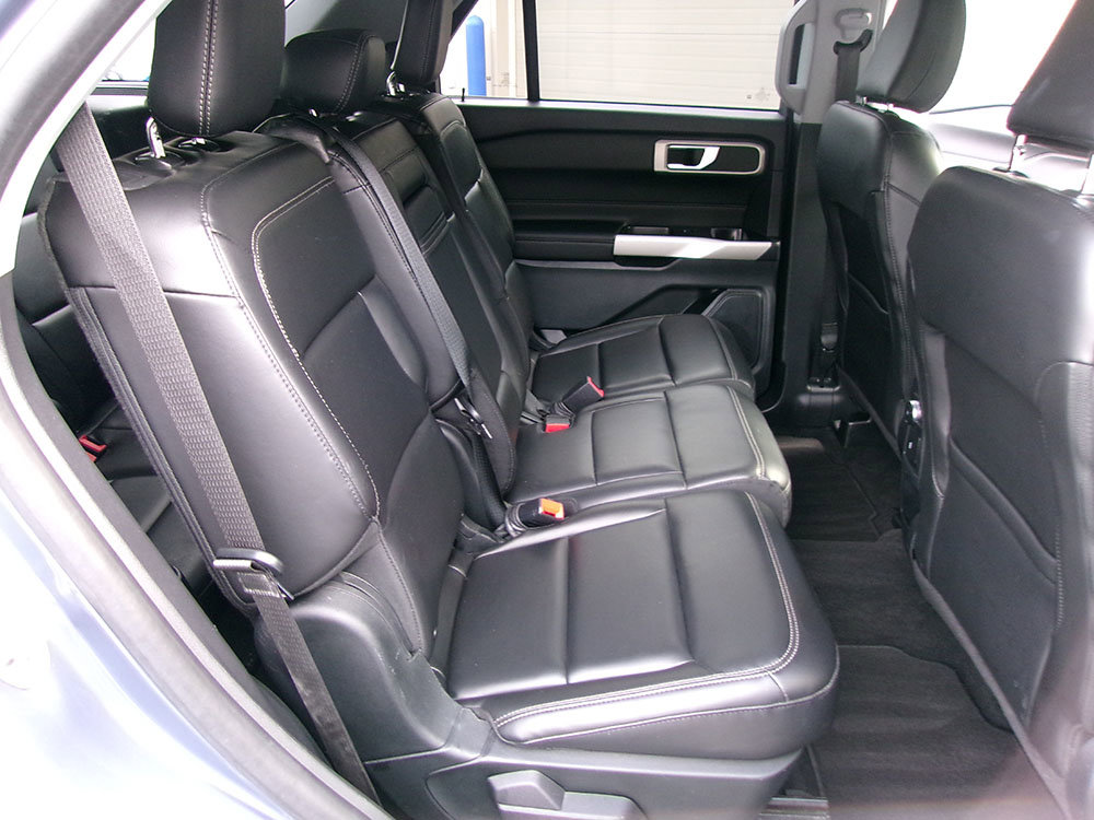 Used 2021 Ford Explorer XLT w/ Equipment Group 202A AWD/4WD image 11