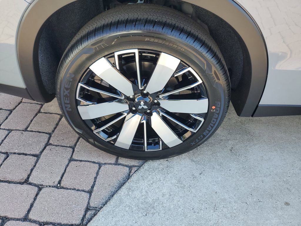 New 2026 Mitsubishi Outlander SE image 7