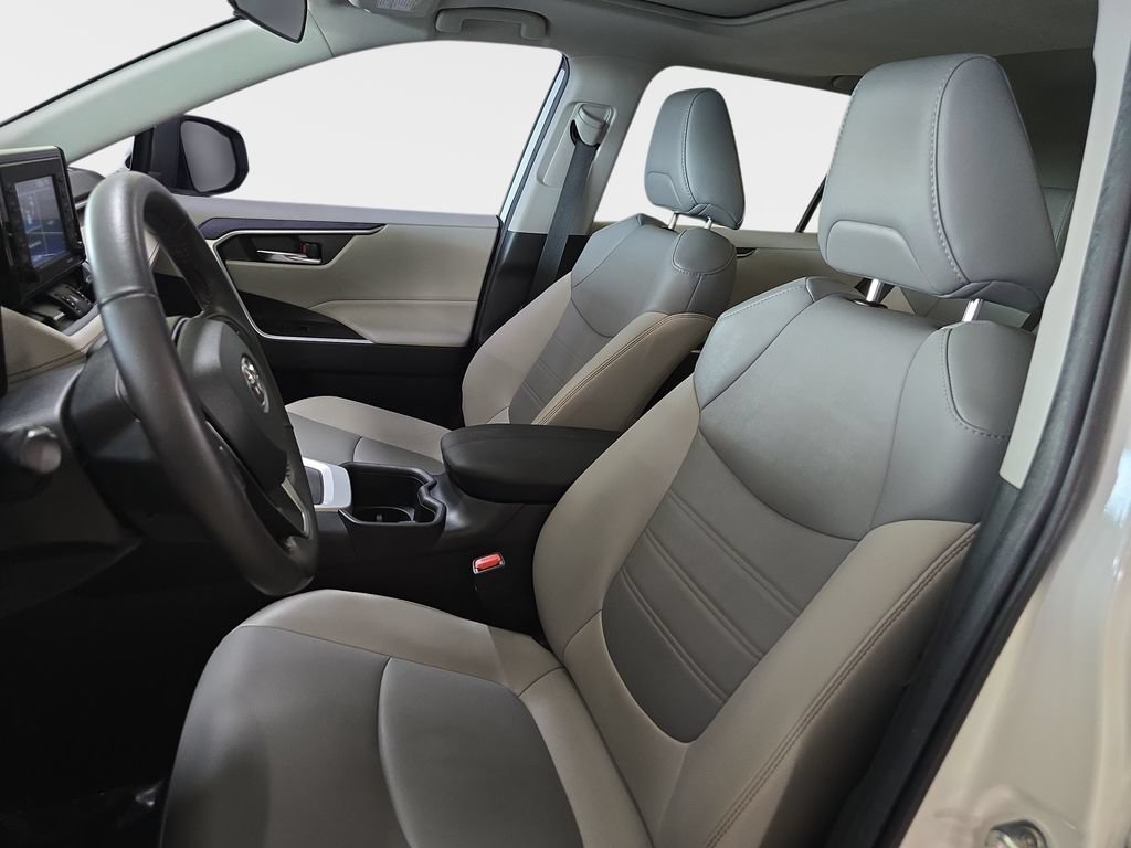 Used 2022 Toyota RAV4 XLE Premium AWD/4WD image 14