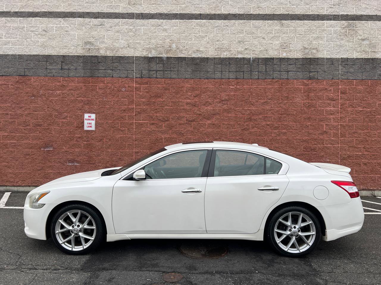 Used 2009 Nissan Maxima 3.5 SV w/ Sport Pkg FWD image 4