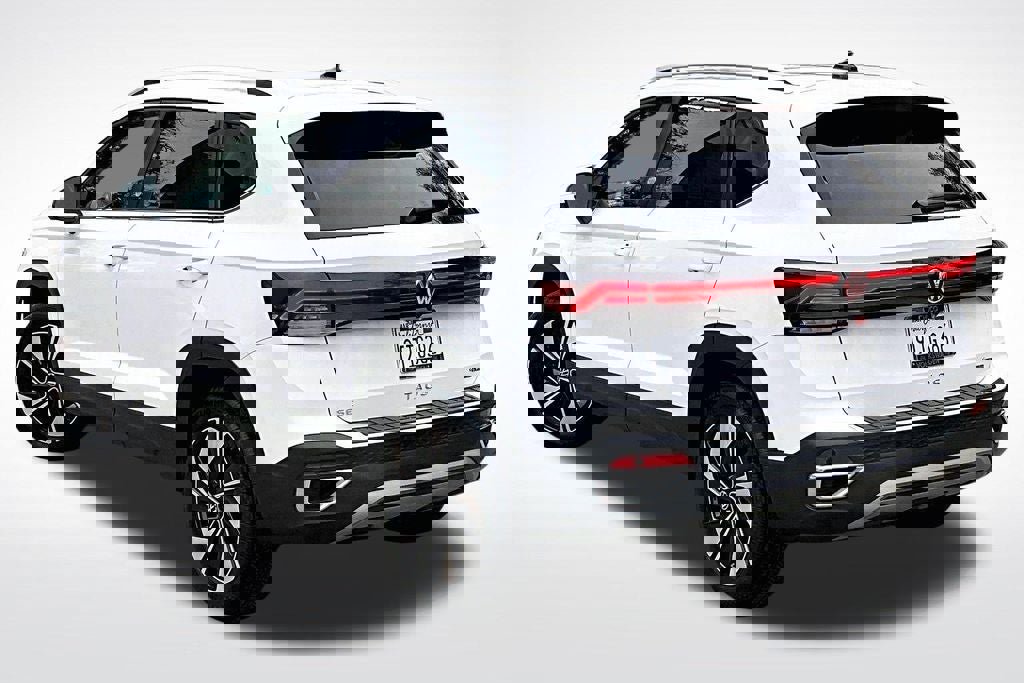 Certified 2025 Volkswagen Taos SE w/ Panoramic Sunroof Package image 13